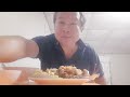 【66歳年金シニア】タイ人奥さん不在の時はレンチンして寝室で独り飯してます。この日は照り焼きサーモン u0026プラーニンを食べました。