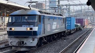 ジョイント音最高！【EF66の運用をEF210が代走】JR貨物EF210形100番台175号機＋コキ24B（両）が大宮駅を低速通過するシーン（4093レ・吹A31・コンテナ輸送）2022.2.14