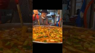 초대형 가마솥에 끓여내는 급이 다른 떡볶이?! 손님 끊이지 않는 분식 끝판왕 Tteokbokki / Korean street food