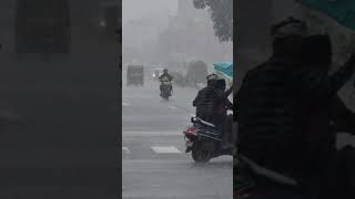 వర్షం.. తగ్గేదేలే!  #shortvideo #viral #weather #trending