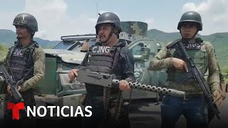 Cártel mexicano demuestra a la prensa su poderío de fuego | Noticias Telemundo