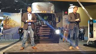 Electric truck unveiled! Freightliner eCascadia | ACT Expo 2022