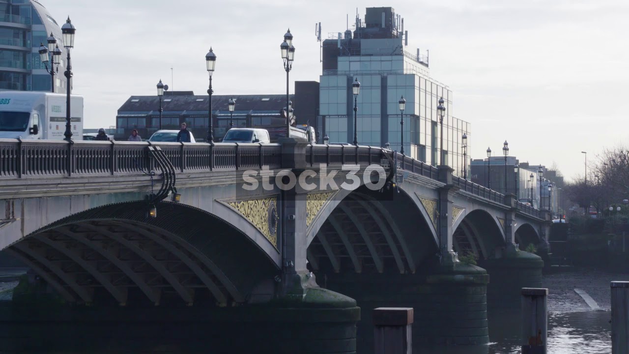 Battersea Bridge In London, UK - YouTube