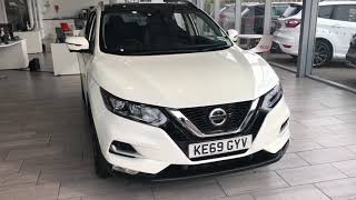 2020 69 Nissan Qashqai 1.3 DiG-T N-Connecta with Navigation & Panoramic roof for sale at Thame Cars