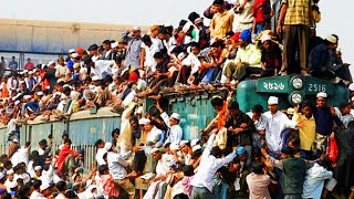 Crazy crowded train in India video with Santana style Latin music: Santanamera.