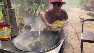 啤酒婶用铁锅焖大骨头，做出来太香了，我的小外甥吃的停不下来了