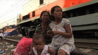 'Slum tourism' treads fine line between aid and exploitation