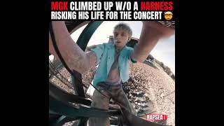 Machine gun Kelly climbed up w/o a harness risking his life for the concert😂😂😂🔥💥💯