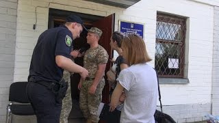 «Сняли в Нацгвардию»: как в Харькове парней забирают с улицы в военкоматы