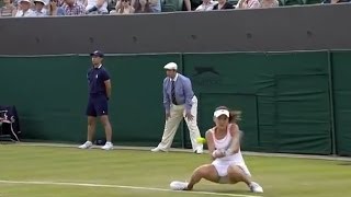 Aga Radwanska's amazing sit down backhand - Wimbledon 2014