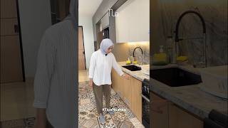 Solusi untuk menjangkau kabinet yang tinggi dengan menerapkan kabinet tangga #tips #interior #rumah