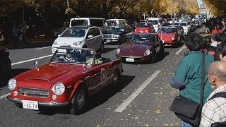 往年の名車、駆け抜ける　明治神宮外苑