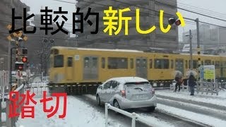 【踏切】比較的新しい踏切（雪）　西武池袋線東久留米駅付近踏切