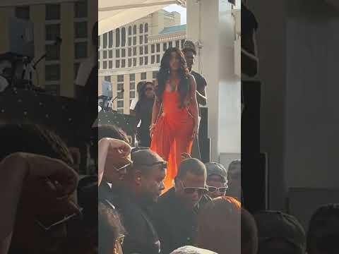 Cardi B Throw Mic At Fan - YouTube