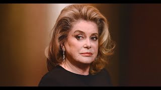 Mit 80 enthüllt Catherine Deneuve das Geheimnis hinter der Rose, die ihren Namen trägt