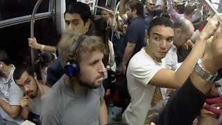 CANTANDO NO TREM - Pegadinha (Subway Prank)