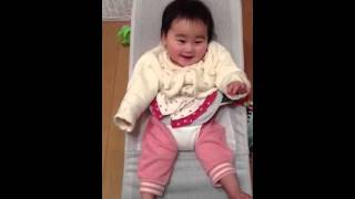 Why baby laugh?  赤ちゃん何で笑ってるの？