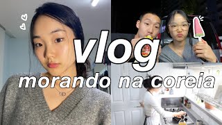 vida na coreia | vlog: arrume-se comigo, o que tem na minha bolsa, cozinhando, pilates, etc!