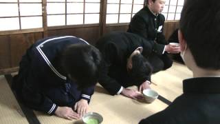 中学生が茶道にチャレンジ（宮崎県日南市）