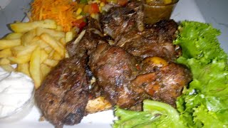 grillade Wadji yapou khare sauce oignons crudités mariné pomme terre frite mayonnaise