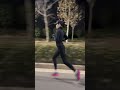 달리기는 자신과의 경쟁이며 매 발걸음마다 피부보다 더 감동적인 힘을 보여줍니다. sports running 달리기