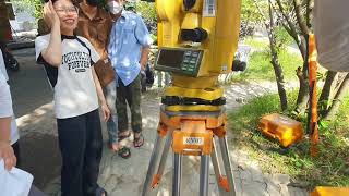 Định tâm, cân bằng và bắt mục tiêu máy Kinh vĩ ĐT. Practice surveying with digital theodolite.