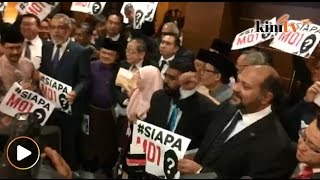 Ini sebab mengapa pembangkang bangun keluar Dewan Rakyat