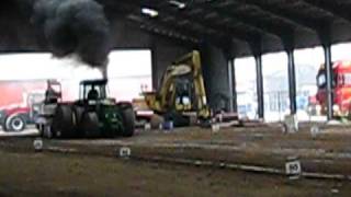 Tractor Pulling John Deere 4240s (indoor march 2009) - V.P.T.