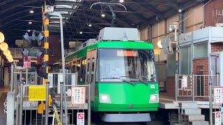 東急300系304編成（アップルグリーン塗装）が三軒茶屋駅を発車するシーン（02運行）2024.11.7.15:22