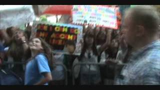 Fans eye view at TRL- August 11, 2008