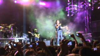 Papakonstantinou - Gatos (Live in Athens at the Scorpions concert-2009).mpg