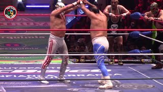 Las leyendas Blue Panther y Solar deleitando con el arte del llaveo y contrallaveo en la Arena Méxic