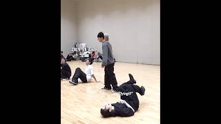 SEVENTEEN being chaotic in practice room😂😆SOMEONE save the choreographer!!#Seventeen#Mingyu#dk#the8