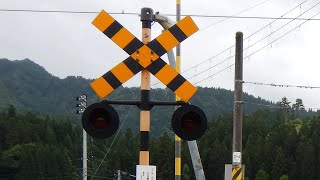 【踏切】JR奥羽本線　山奥にある踏切 (Railroad crossing in Japan)