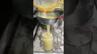 Pakistani Sugarcane Juice #shorts#sugarcane#sugarcanejuice#pakistanistreetfood#summerdrink#hazro