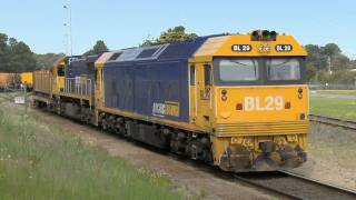 Steel Train in Australia - Pacific National Broad Gauge Railway - PoathTV