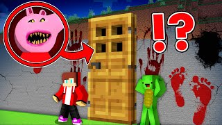 Why Creepy Peppa Pig Attack JJ and Mikey inside BIGGEST DOOR in minecraft Maizen