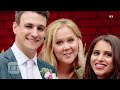 amy schumer hilariously photobombs a couple s wedding pics