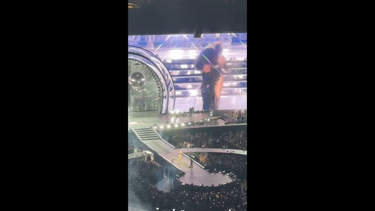 Diana Ross Sings Happy Birthday To Beyoncé During Concert - YouTube