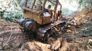 Driver bulldozer berpengalaman Dan cepat