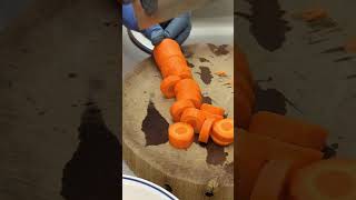 How To Cut Carrots Really Fast and Precise 👀🔪