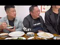 俩人下饺子馆，两盘饺子，两个人吃的斗智斗勇，真有趣记录生活 美食 饺子