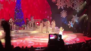 Mariah Carey- Christmas (Baby Please Come Home) Live Beacon Theatre 12/02/2017 (Opening Night)