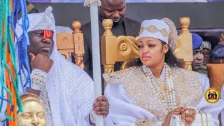 SEE HOW OONI OF IFE WIFE QUEEN NAOMI STORMS STAGE IN STYLE WITH THE OONI OF IFE