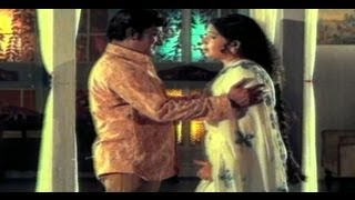 Sippiyile Muththu Video Song -  Anbai Thedi | Sivaji Ganesan | Jayalalitha