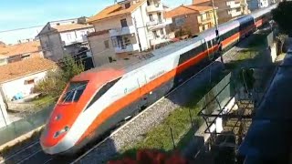 CAMBIA le CARROZZE ma non i LOCOMOTORI: stana COMBINAZIONE di LIVREE