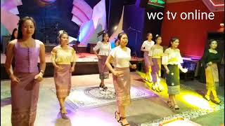 Laos - เต้นบัดสลบ เพลงหญิงลาวยุคใหม่  ที่ร้านกอไผ่ หลวงพระบาง