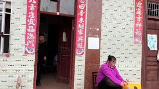 Today  there are more than a dozen people working in the Xianfeng family  all relying on the third