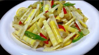 Pickled pepper bamboo shoots are a must-have side dish in spring. They are sour and refreshing,