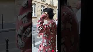 ARMY looking for Taehyung smoking in the streets of Paris #shorts #bts #army #kimtaehyung